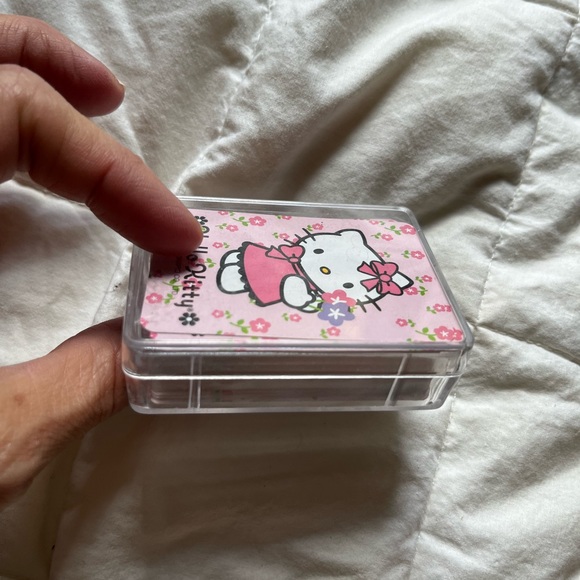 Mini Hello Kitty Playing Cards - Picture 7 of 8